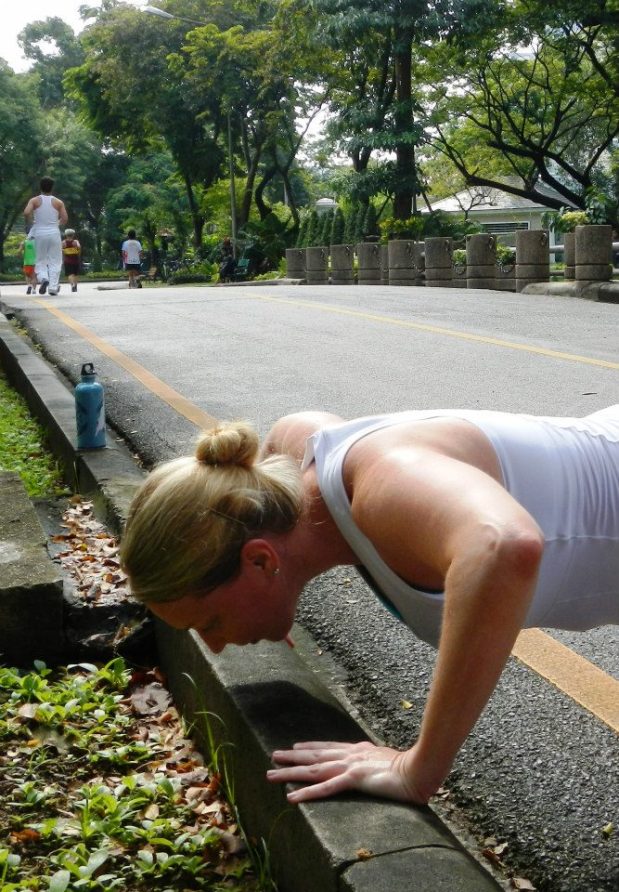 Push ups in Lumpini